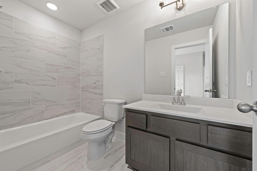 Furnished interior view inside a new home in Candela, Richmond (Image 10).