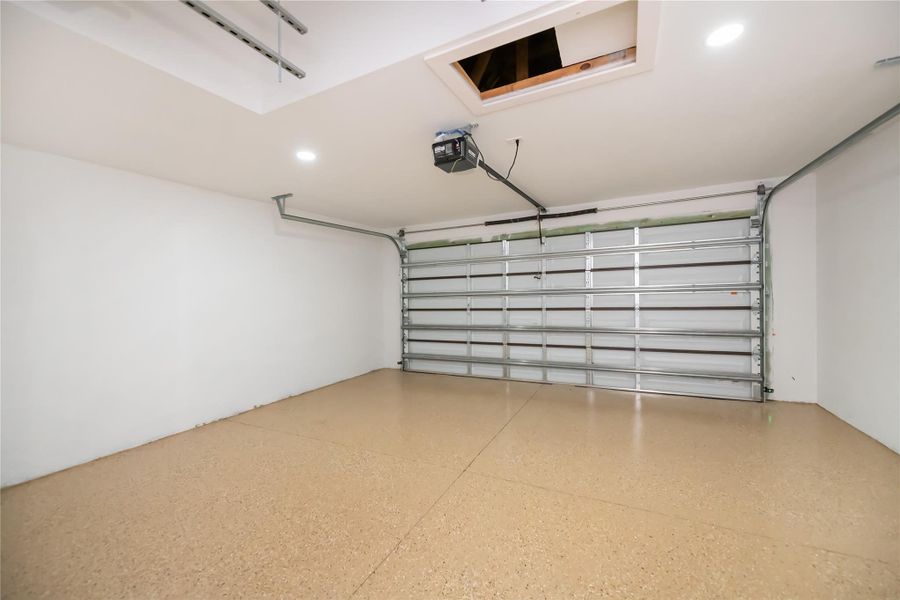 Spacious, unfurnished interior of a new home in , Lehigh Acres (Image 16).