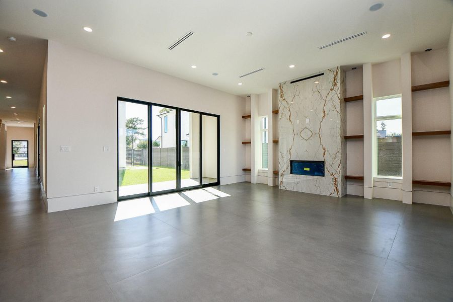 Spacious, unfurnished interior of a new home in , Houston (Image 23).