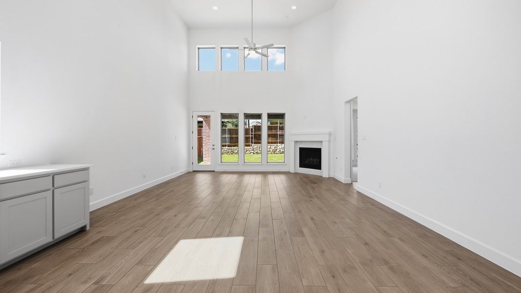 Spacious, unfurnished interior of a new home in Eliana, McKinney (Image 19).