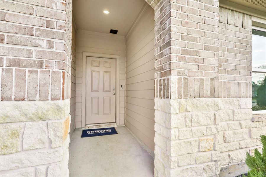 Lakeway plan. Representative photo* outside colors can vary Lakeway plan. Representative photo* outside colors can vary