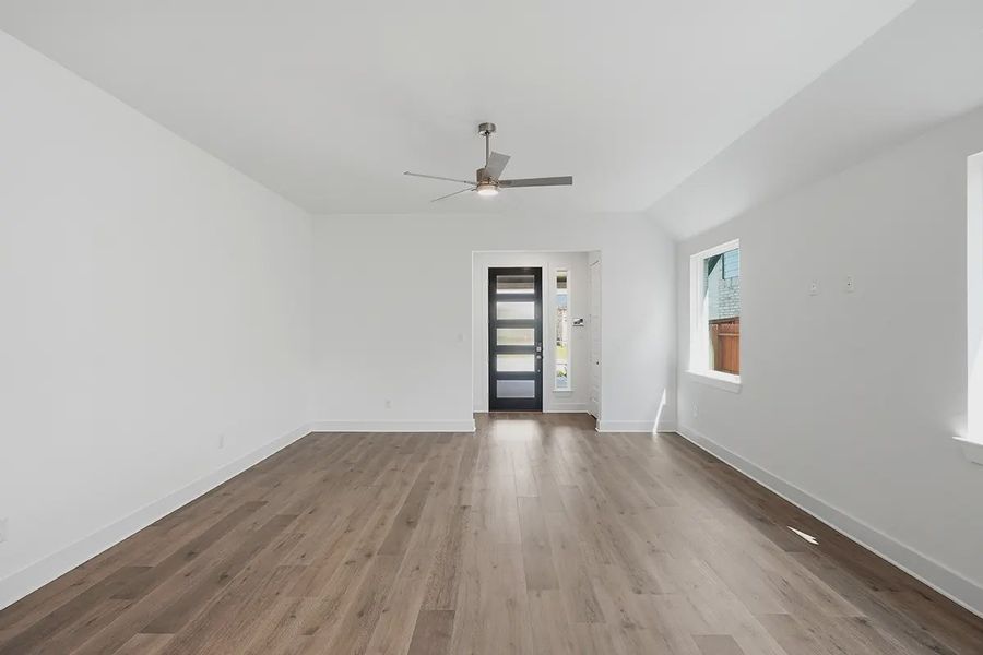 Spacious, unfurnished interior of a new home in Stillwater Ranch, San Antonio (Image 32).