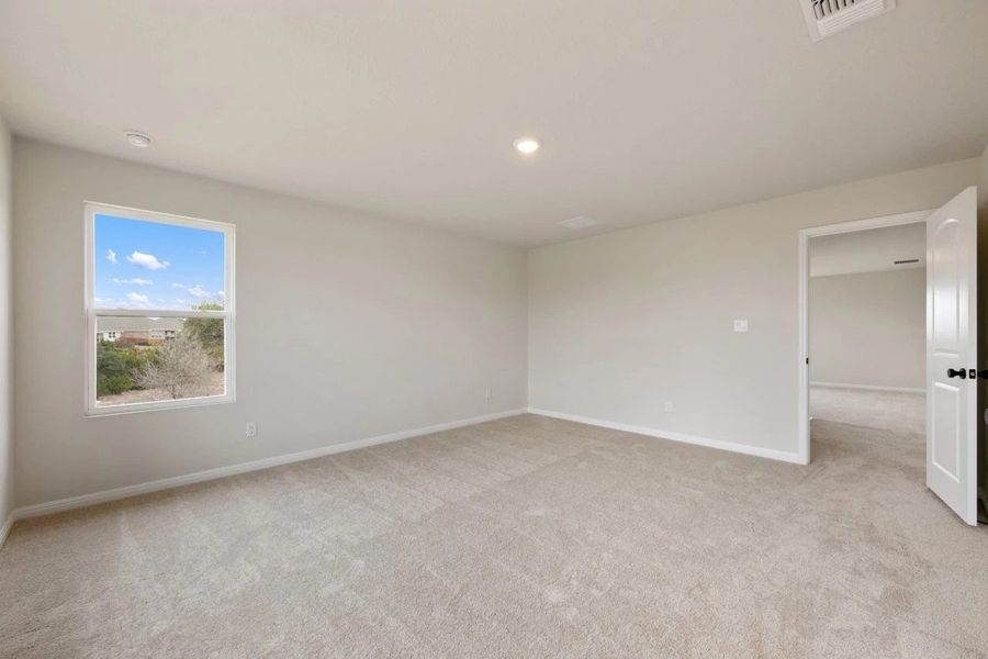 Spacious, unfurnished interior of a new home in Berry Creek Highlands, Georgetown (Image 40).