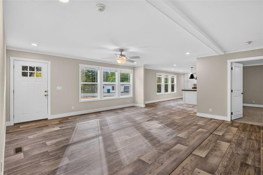 Spacious, unfurnished interior of a new home in , Waleska (Image 33).