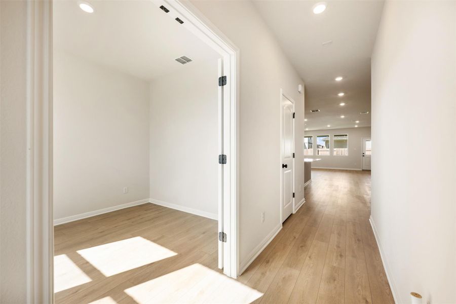 Spacious, unfurnished interior of a new home in Patterson Ranch, Georgetown (Image 24).