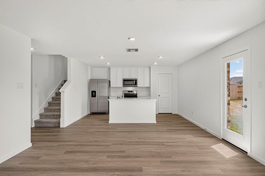 Spacious, unfurnished interior of a new home in Sunterra, Katy (Image 12).