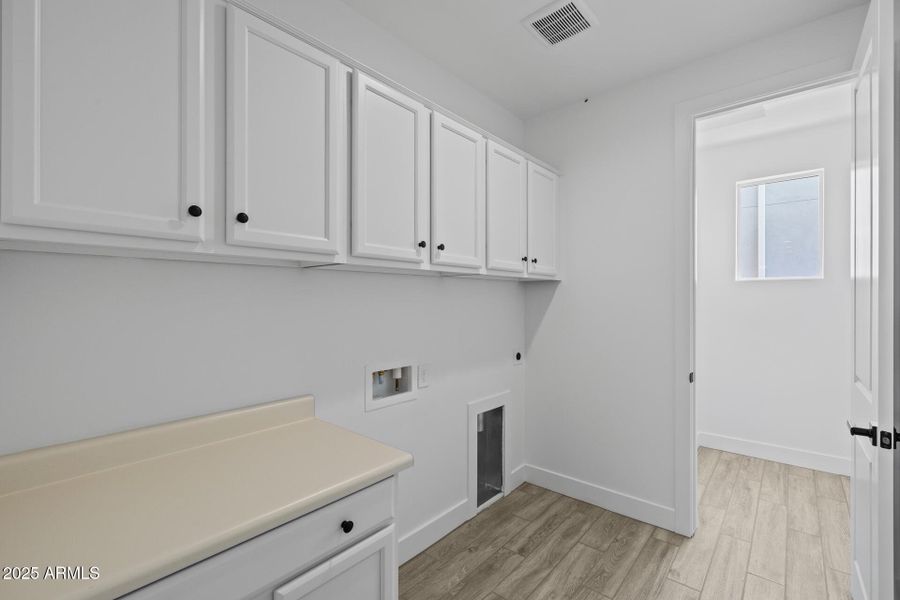 28)LAUNDRY ROOM 28)LAUNDRY ROOM