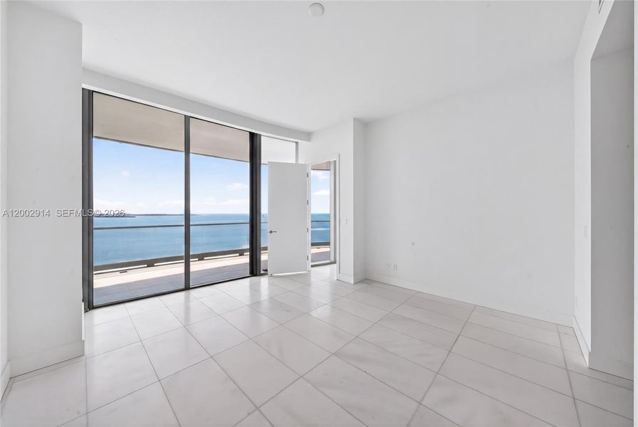 Spacious, unfurnished interior of a new home in , Miami (Image 49).