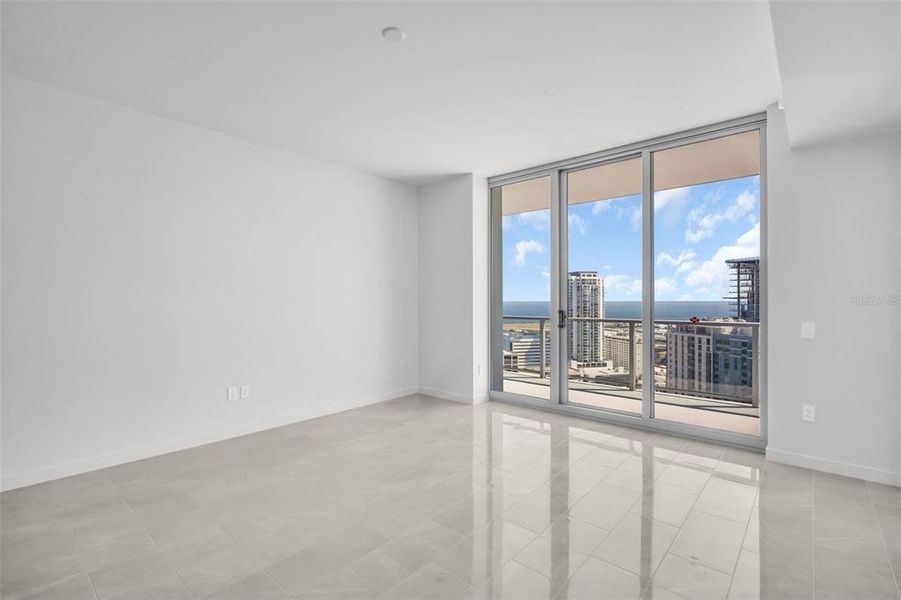 Spacious, unfurnished interior of a new home in , St. Petersburg (Image 48).