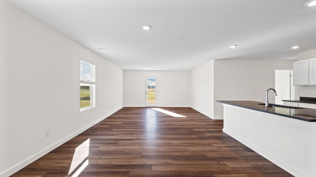 Spacious, unfurnished interior of a new home in Evergreen Landing, Rossville (Image 10).
