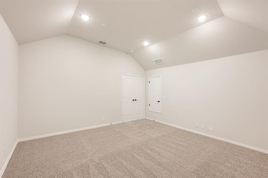 Spacious, unfurnished interior of a new home in Coyote Crossing, Godley (Image 39).