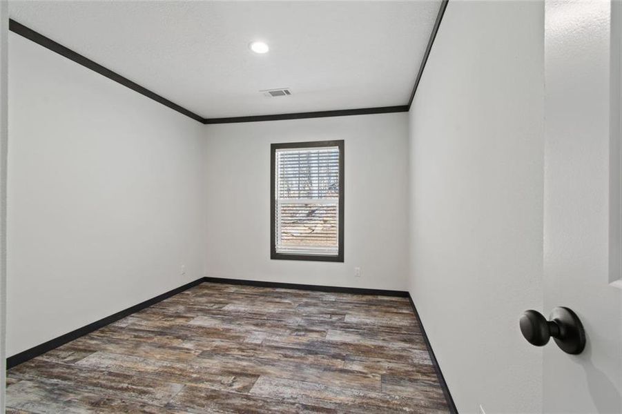 Spacious, unfurnished interior of a new home in , Waleska (Image 18).