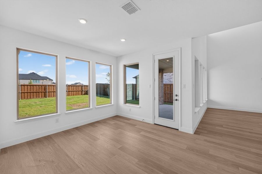 Spacious, unfurnished interior of a new home in Cross Creek Meadows, Celina (Image 17).