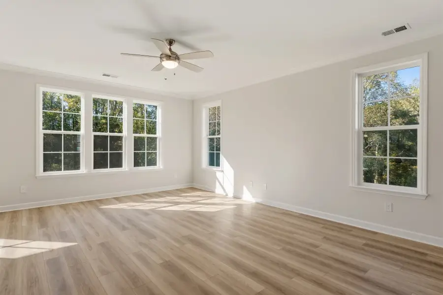 Spacious, unfurnished interior of a new home in Parris Meadows, Chesnee (Image 17).