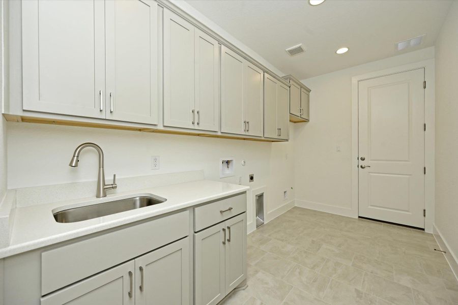 Furnished interior view inside a new home in Scofield Farms Estates, Georgetown (Image 11).