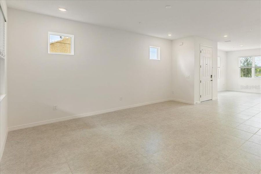 Spacious, unfurnished interior of a new home in The Residences at Emerson Park, Apopka (Image 14).