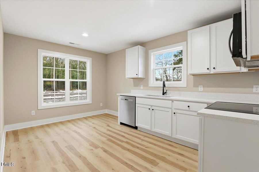 19-402 W James St-19 19-402 W James St-19