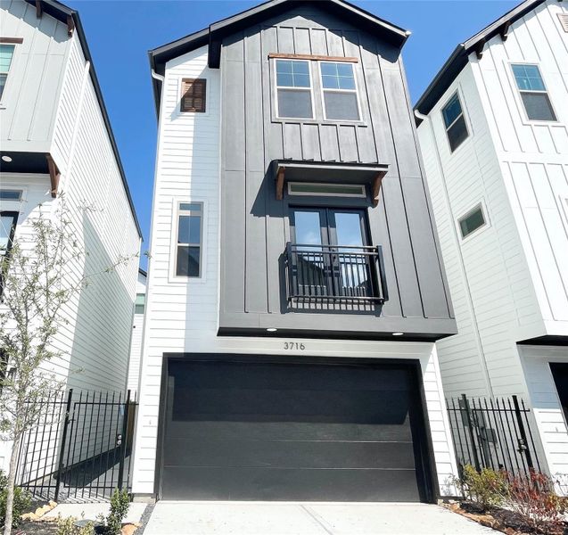 Beautiful contemporary/modern farm house exterior. Beautiful contemporary/modern farm house exterior.