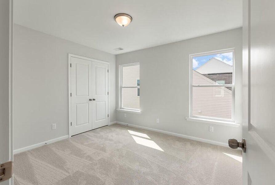 Spacious, unfurnished interior of a new home in Parker's Preserve, Ridgeville (Image 16).