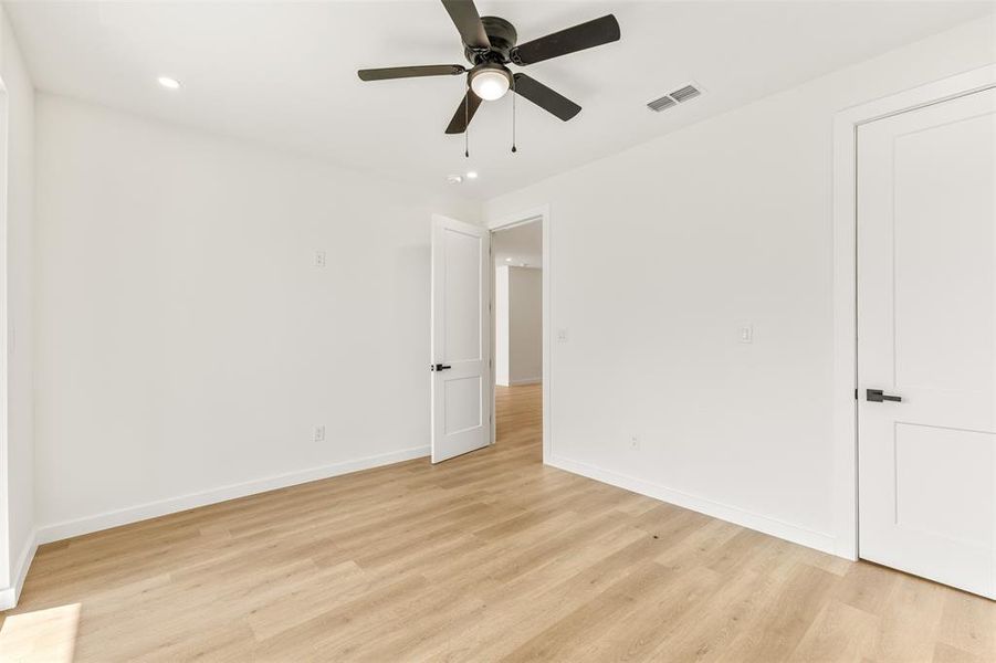 Spacious, unfurnished interior of a new home in , Dallas (Image 31).