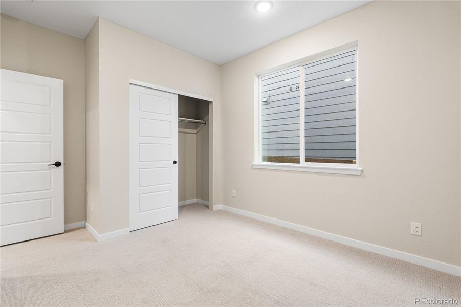 Spacious, unfurnished interior of a new home in Barefoot Village, Longmont (Image 15).