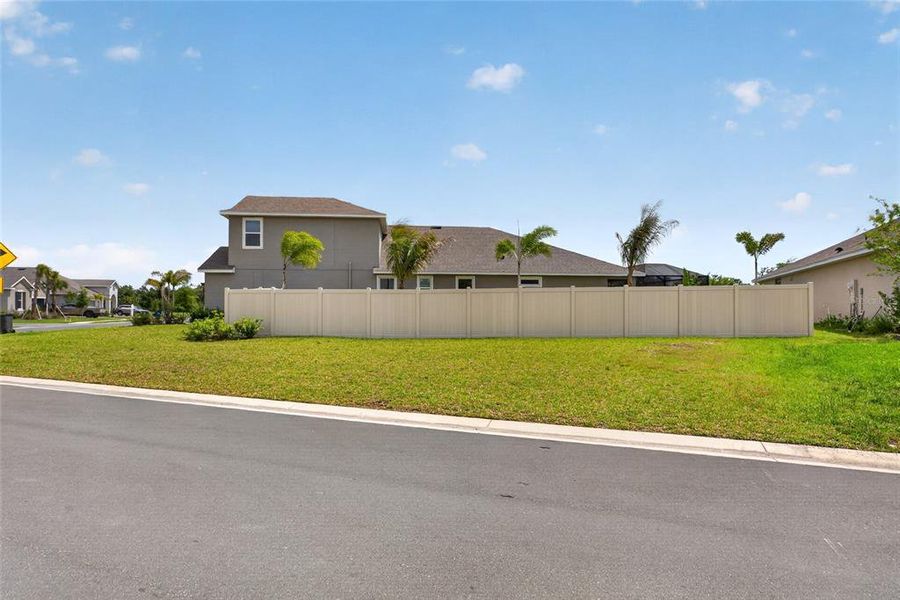 Exterior details and patio area of a home in Seaire, Parrish (Image 4).