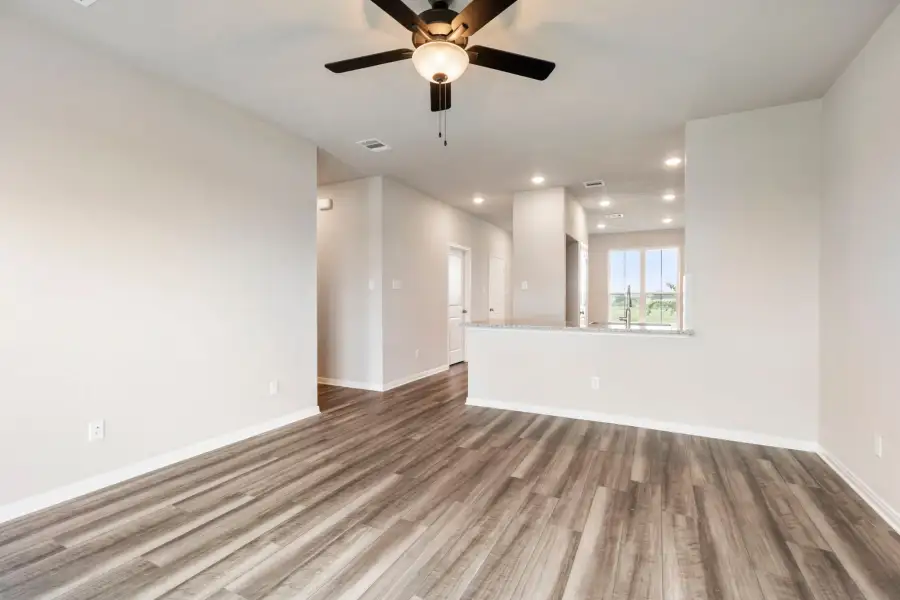 Spacious, unfurnished interior of a new home in South Pointe, Temple (Image 8).