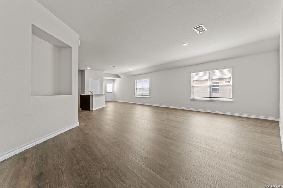 Spacious, unfurnished interior of a new home in Steele Creek, Cibolo (Image 11).