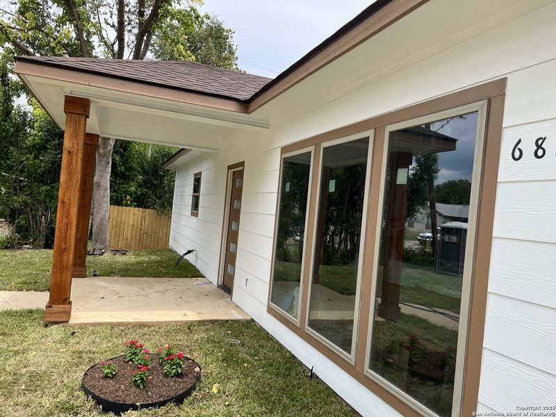 Exterior details and patio area of a home in , San Antonio (Image 16).