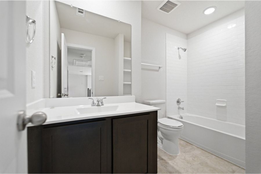 Furnished interior view inside a new home in Laurel Vistas, San Antonio (Image 10).