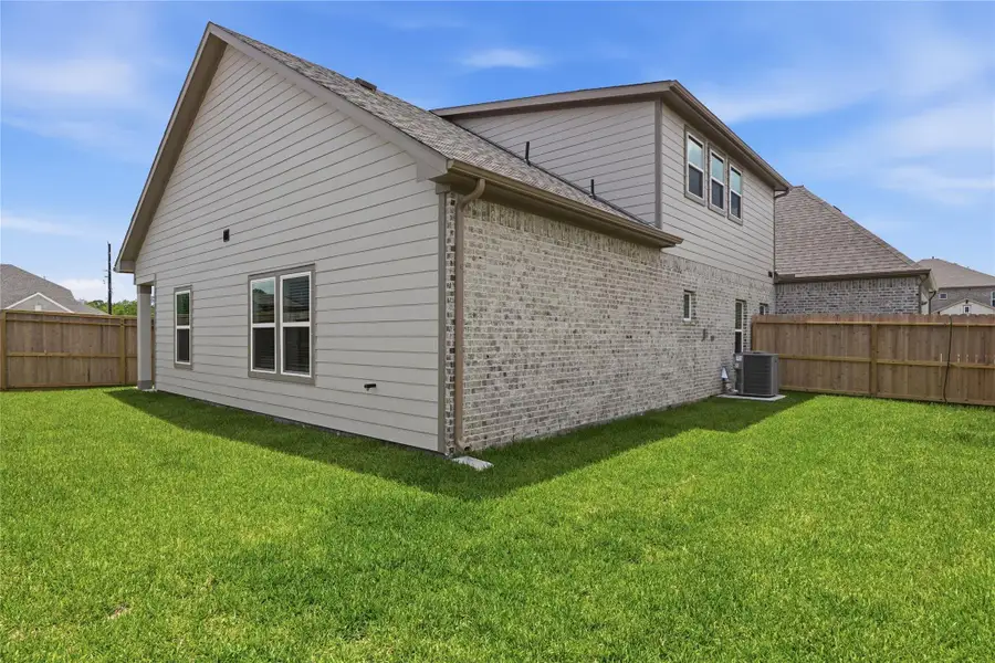 Exterior details and patio area of a home in Foxtail Palms, Manvel (Image 3).