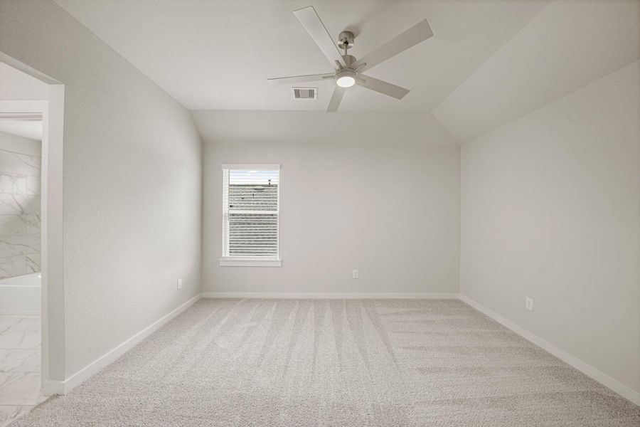 Spacious, unfurnished interior of a new home in Barton Creek Ranch, Conroe (Image 20). Spacious, unfurnished interior of a new home in Barton Creek Ranch, Conroe (Image 20).