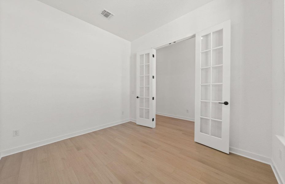 Spacious, unfurnished interior of a new home in 6 Creeks, Kyle (Image 12).