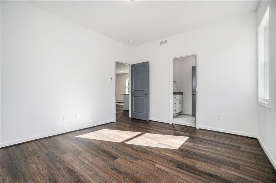 Spacious, unfurnished interior of a new home in , Atlanta (Image 23).