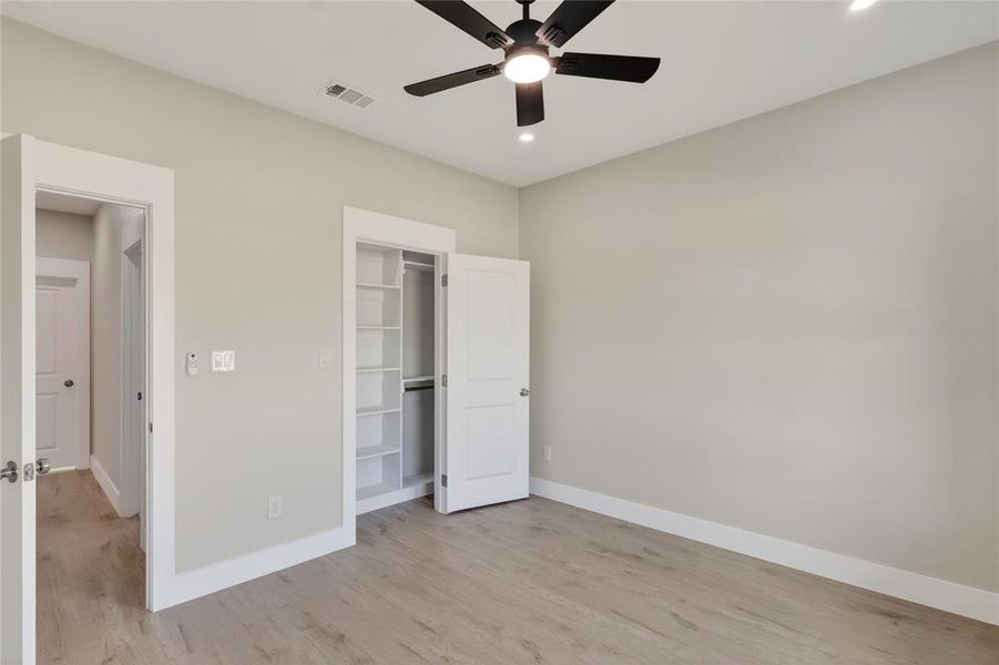 Spacious, unfurnished interior of a new home in , Gun Barrel City (Image 27). Spacious, unfurnished interior of a new home in , Gun Barrel City (Image 27).