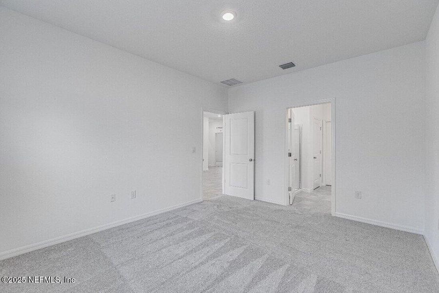 Spacious, unfurnished interior of a new home in Coopers Meadow, Jacksonville (Image 20).