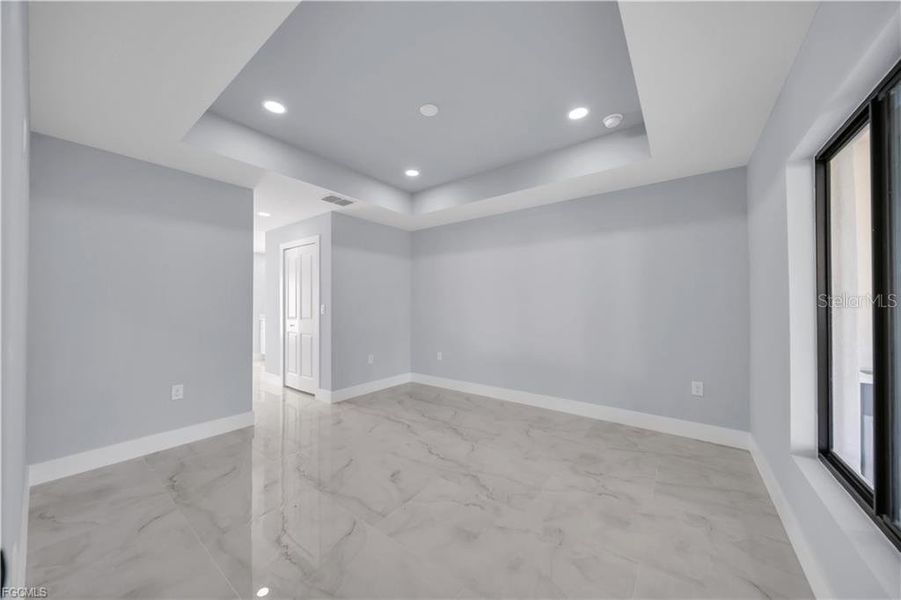 Spacious, unfurnished interior of a new home in , Lehigh Acres (Image 21).