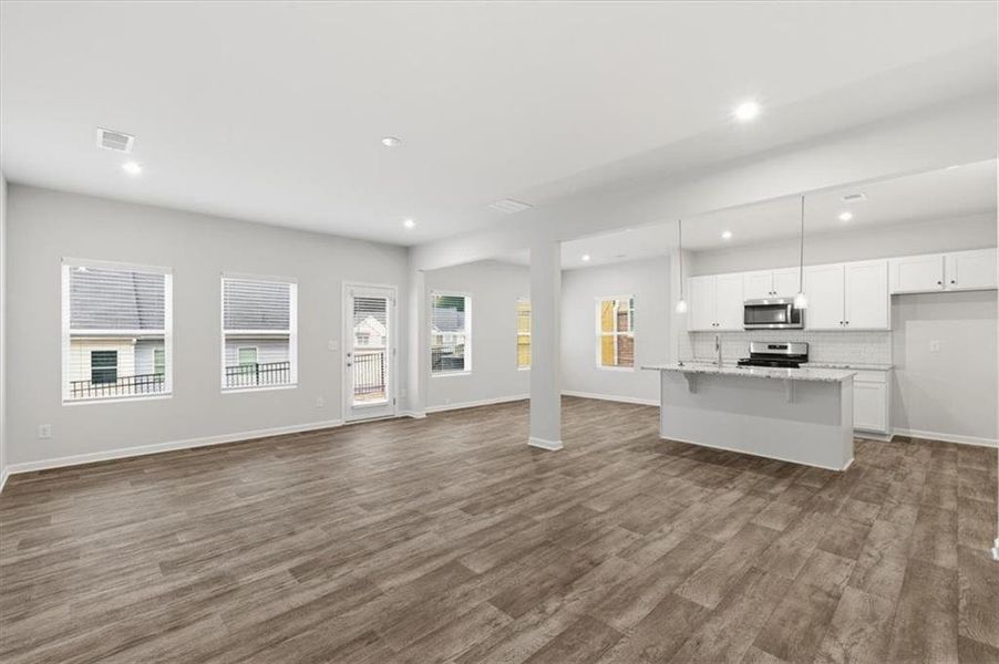 Spacious, unfurnished interior of a new home in Park Center Pointe, Mableton (Image 21).
