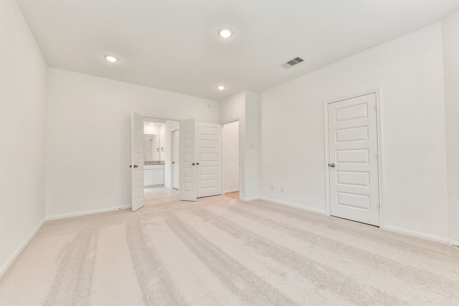 Spacious, unfurnished interior of a new home in Anderson Lake, Houston (Image 6). Spacious, unfurnished interior of a new home in Anderson Lake, Houston (Image 6).
