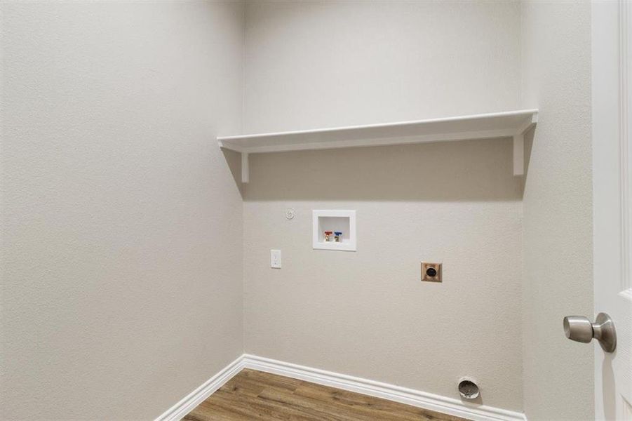 Spacious, unfurnished interior of a new home in , Granbury (Image 18).