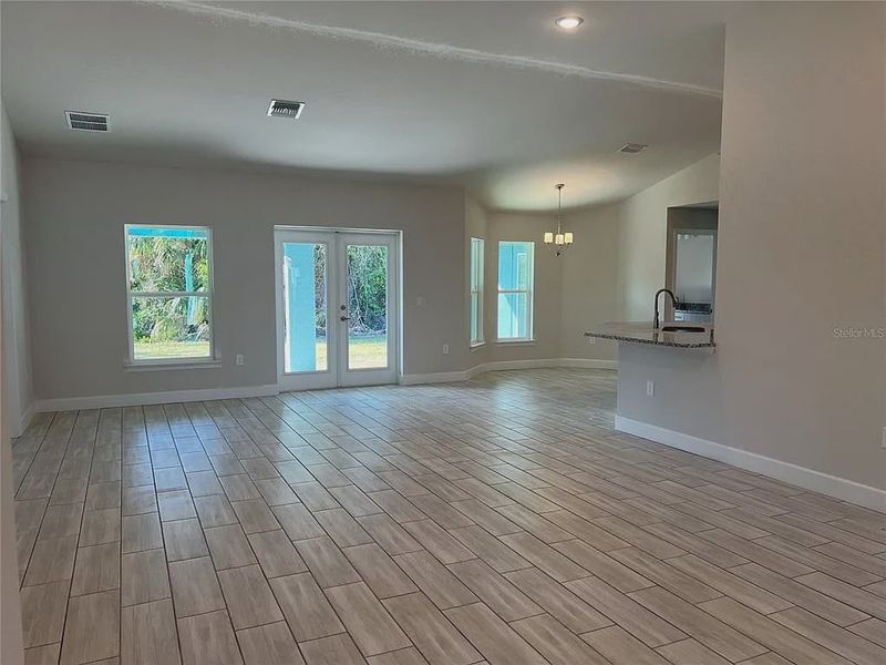 Spacious, unfurnished interior of a new home in South Gulf Cove, Port Charlotte (Image 9).