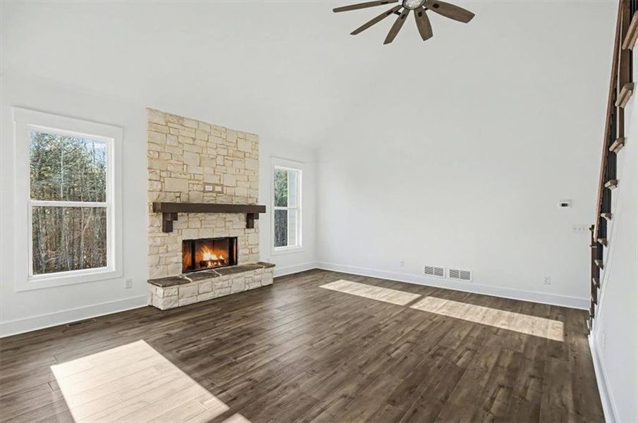 Spacious, unfurnished interior of a new home in , Waleska (Image 30).