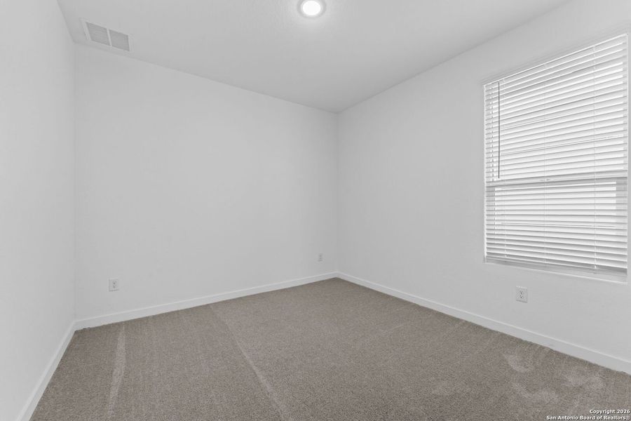 Spacious, unfurnished interior of a new home in Voss Farms, New Braunfels (Image 18).