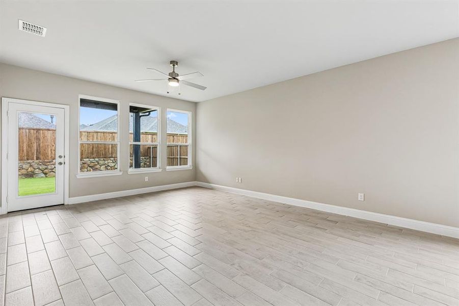 Spacious, unfurnished interior of a new home in Venetian, Weston (Image 14).