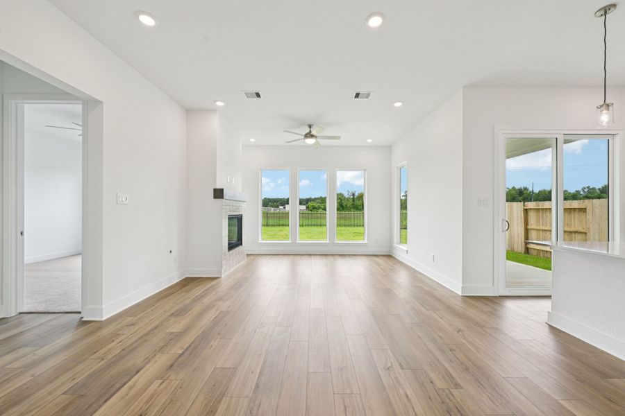 Spacious, unfurnished interior of a new home in Winfrey Estates, Tomball (Image 7).