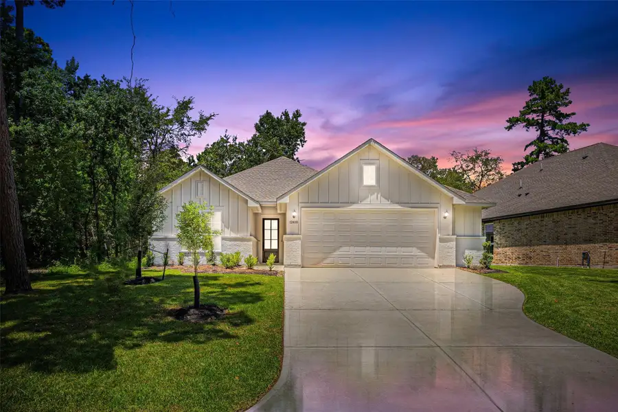 Front exterior of a new home in , Montgomery, TX, highlighting curb appeal (Image 1). Front exterior of a new home in , Montgomery, TX, highlighting curb appeal (Image 1).
