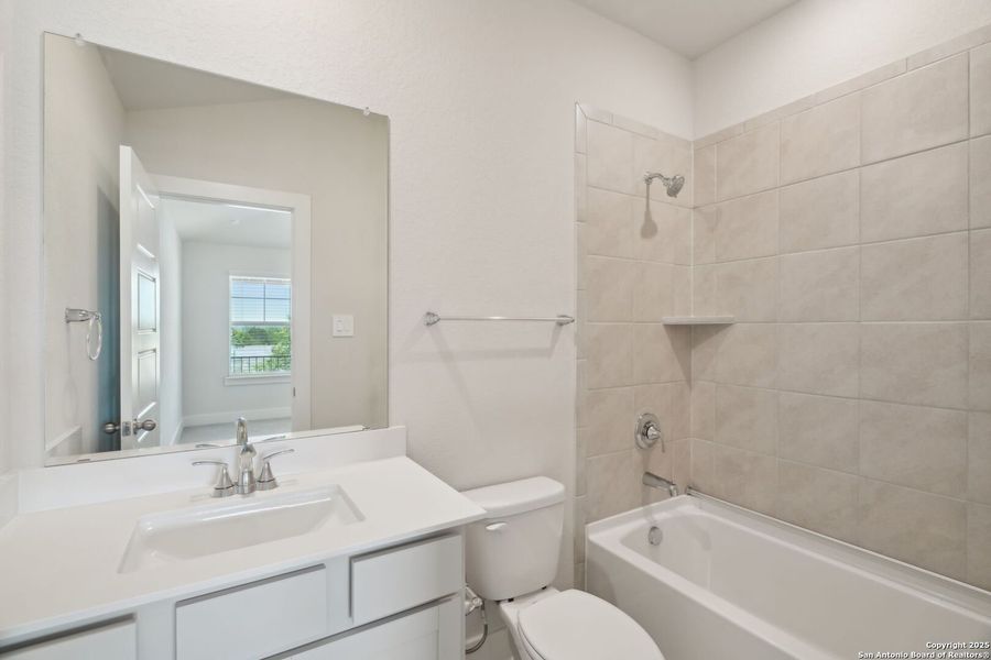 Furnished interior view inside a new home in Thomas Pond, San Antonio (Image 17). Furnished interior view inside a new home in Thomas Pond, San Antonio (Image 17).