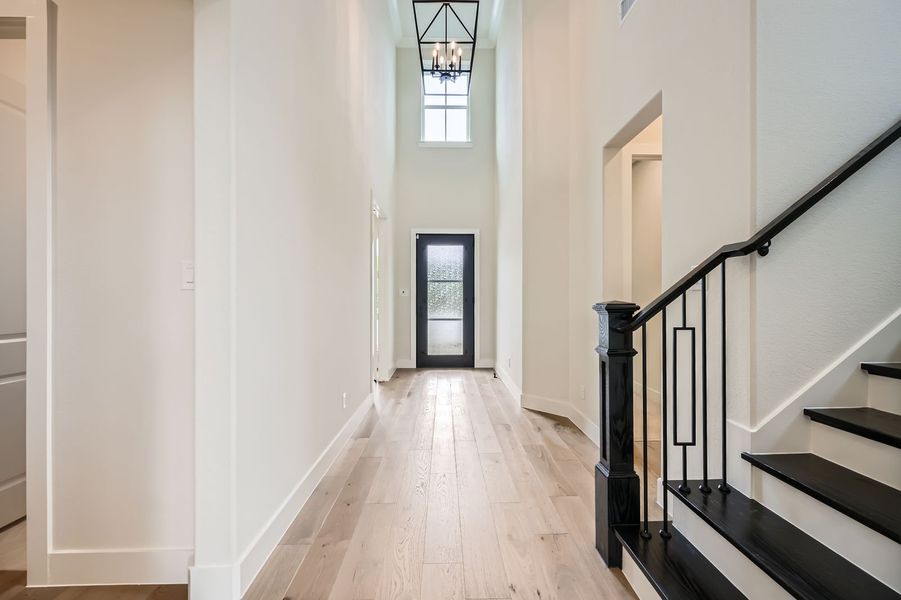 Plan 1641 Foyer Representative Photo