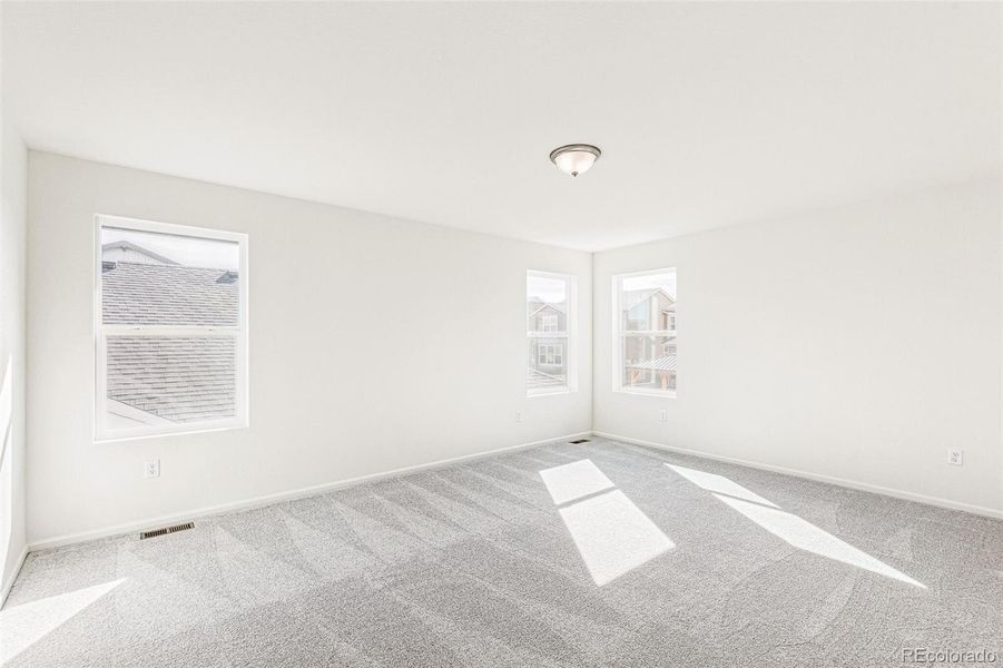 Spacious, unfurnished interior of a new home in Turnberry, Commerce City (Image 26).