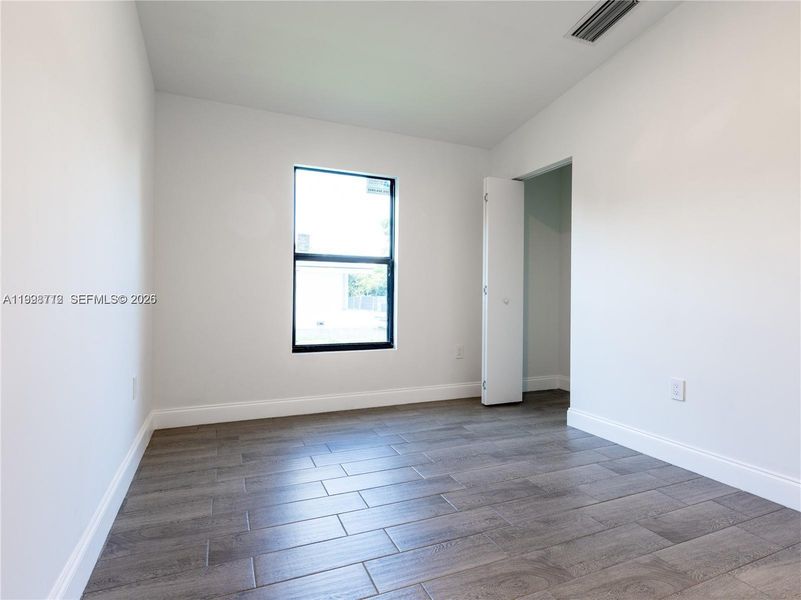 Spacious, unfurnished interior of a new home in , Pompano Beach (Image 14).